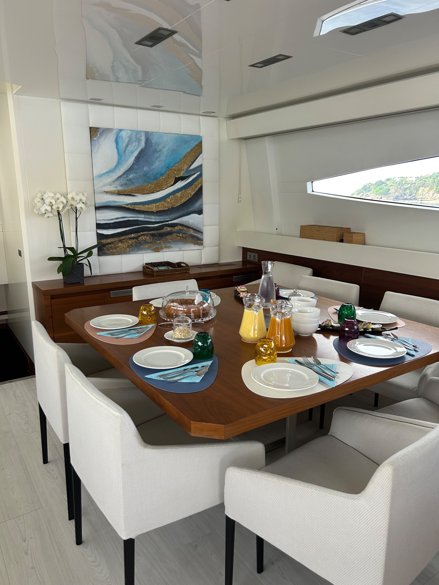 Dining on board Ocean Delta 11 yacht